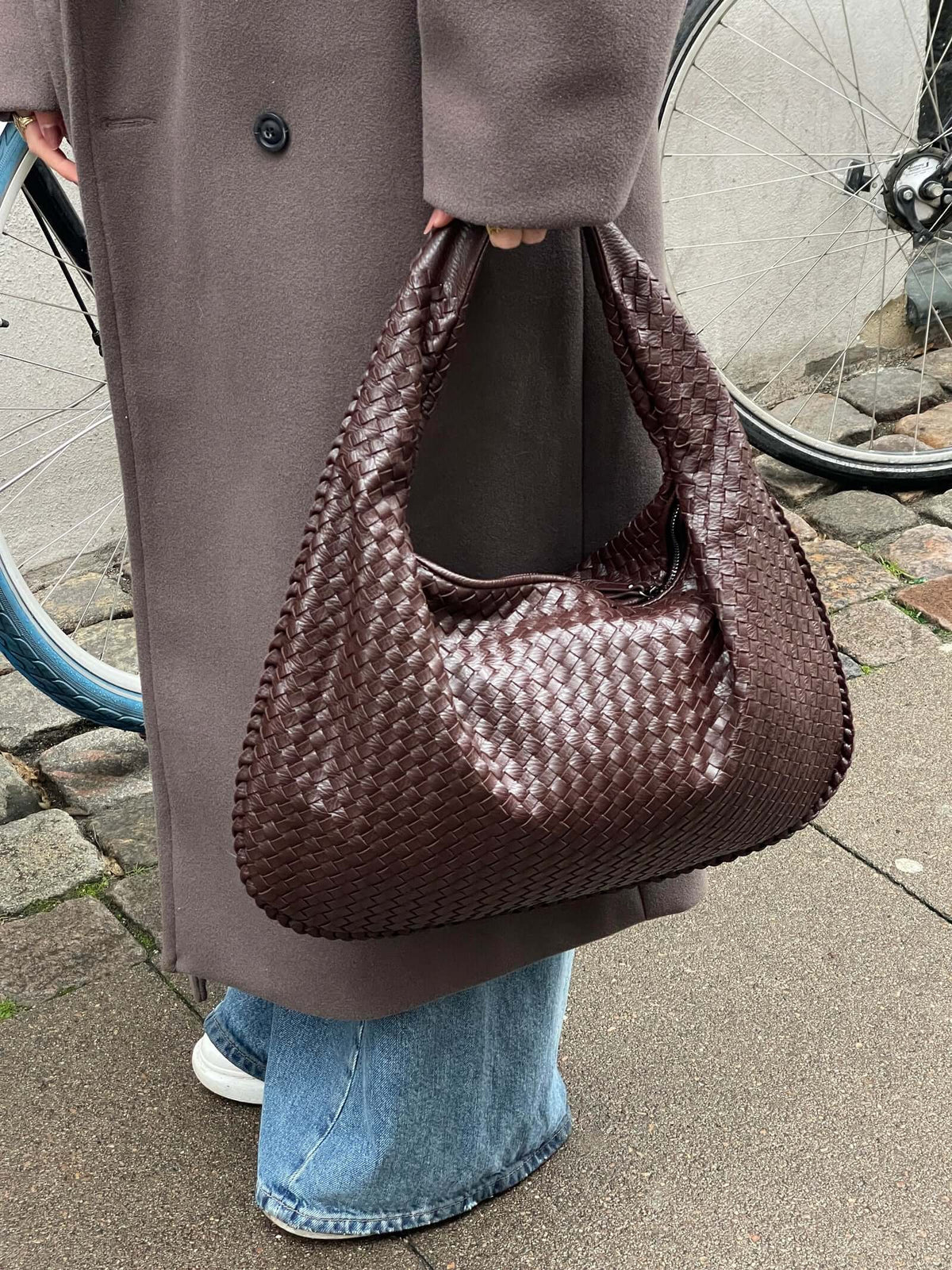 Woven Vegan Leather Shoulder Bag – Spacious Design